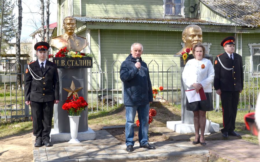 Открытие бюста Сталину в поселке Кадуй Кадуйского района Вологодской области Памятник Сталину