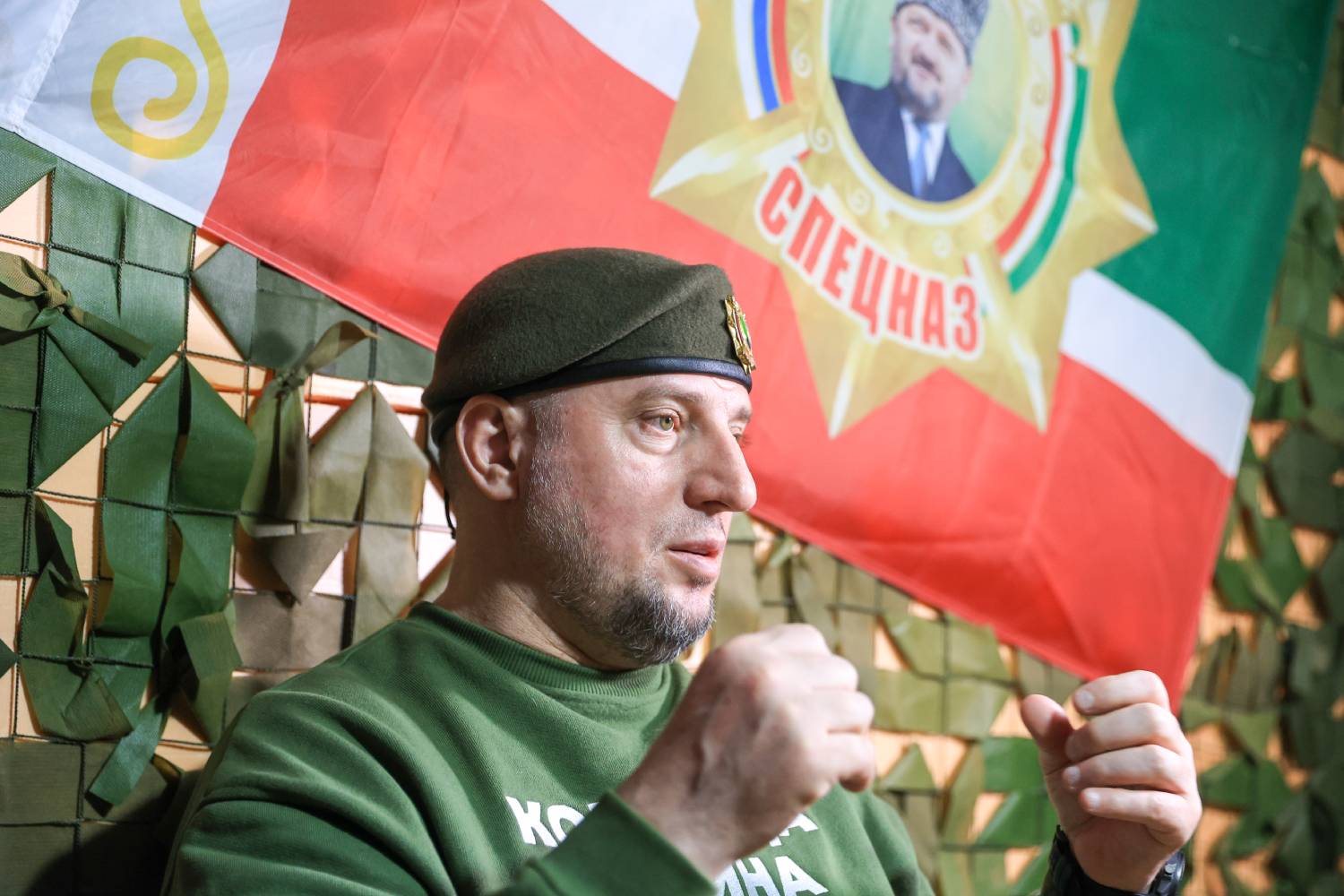 Командир спецподразделения «Ахмат», заместитель начальника Главного военно-политического управления Министерства обороны Российской Федерации генерал-майор Апти Алаудинов Командир спецподразделения «Ахмат», заместитель начальника Главного военно-политического управления Министерства обороны Российской Федерации генерал-майор Апти Алаудинов