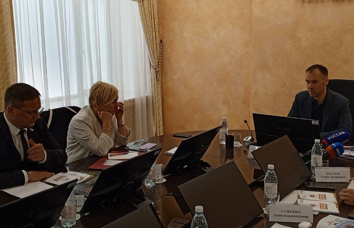 Справа налево - Сергей Жестянников,Лариса Кожевина и Николай Сальников