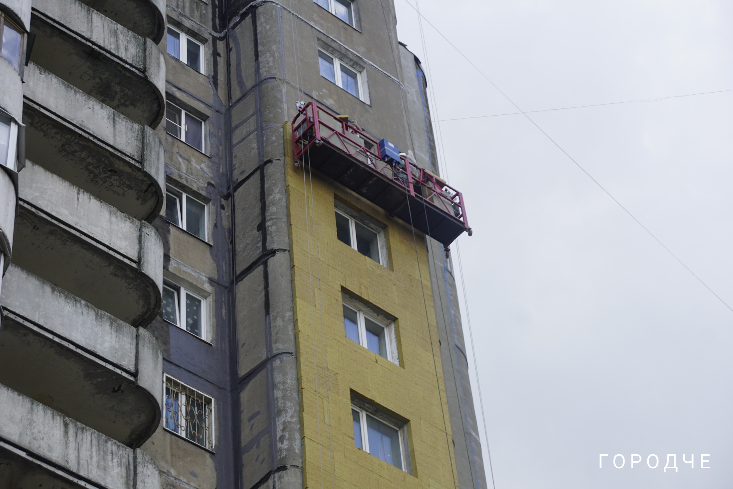 Стены утеплят, оштукатурят и покрасят Стены утеплят, оштукатурят и покрасят
