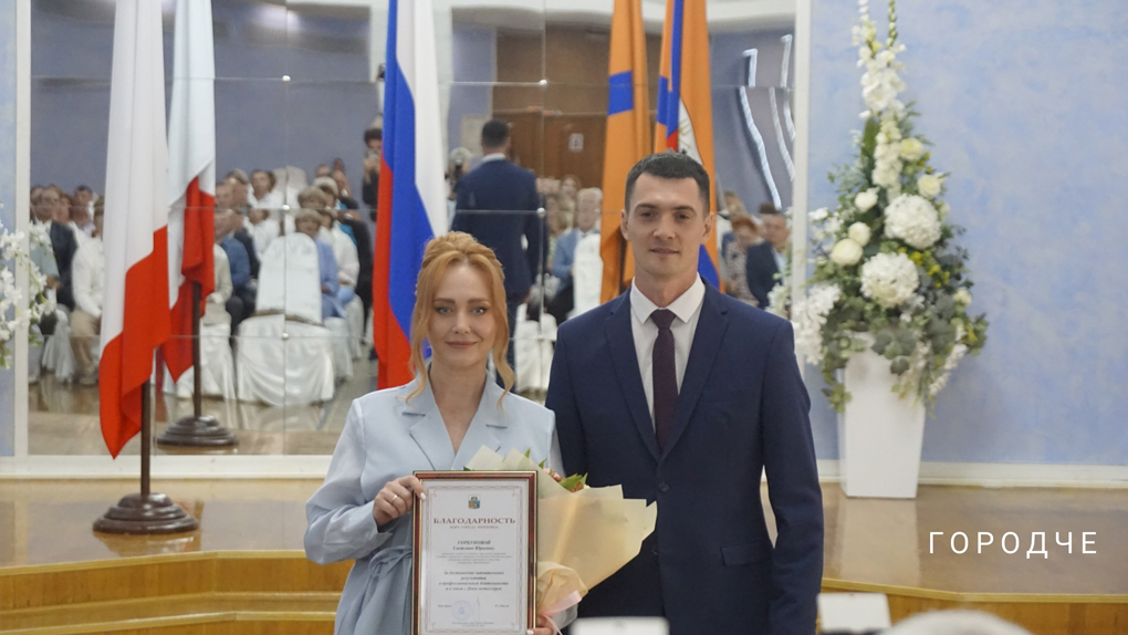 В торжественном зале Дворца Металлургов В торжественном зале Дворца Металлургов