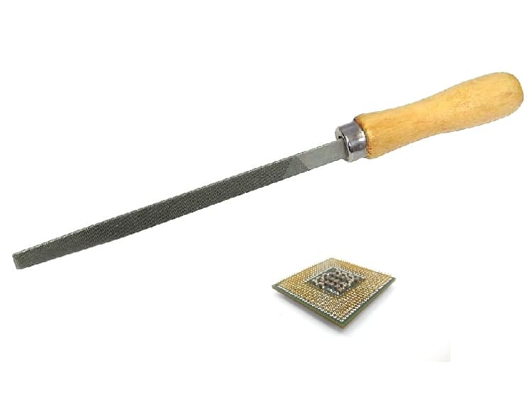 микропроцессор и напильник микропроцессор и напильник