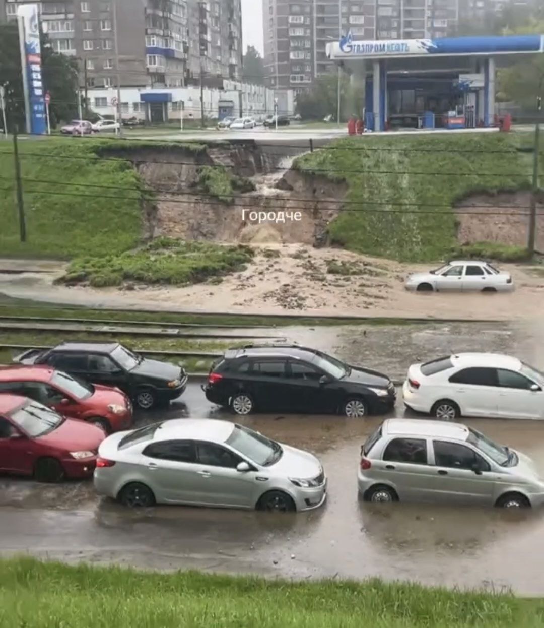 Оползень из-за ливня в Череповце