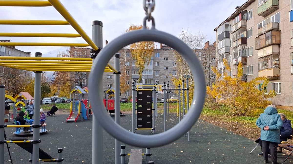 детская-площадка В Череповце завершено строительство десяти новых детских площадок