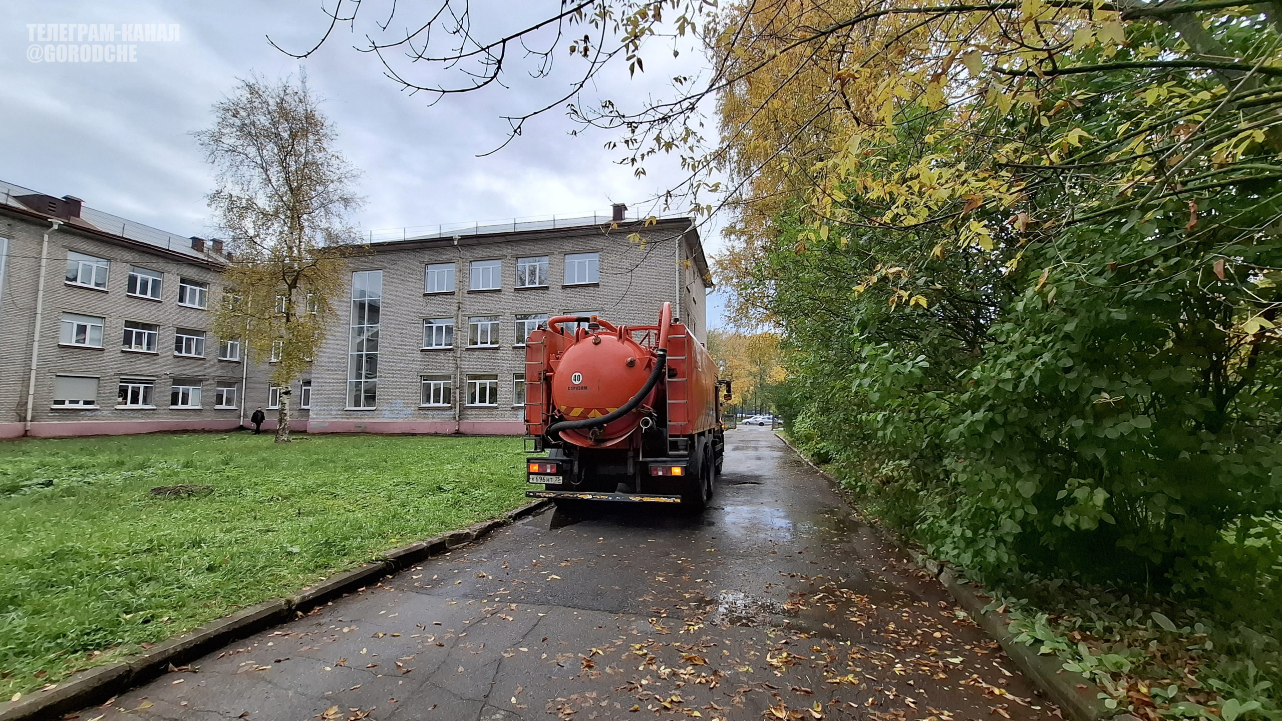 Машина ДКТ у школы №19