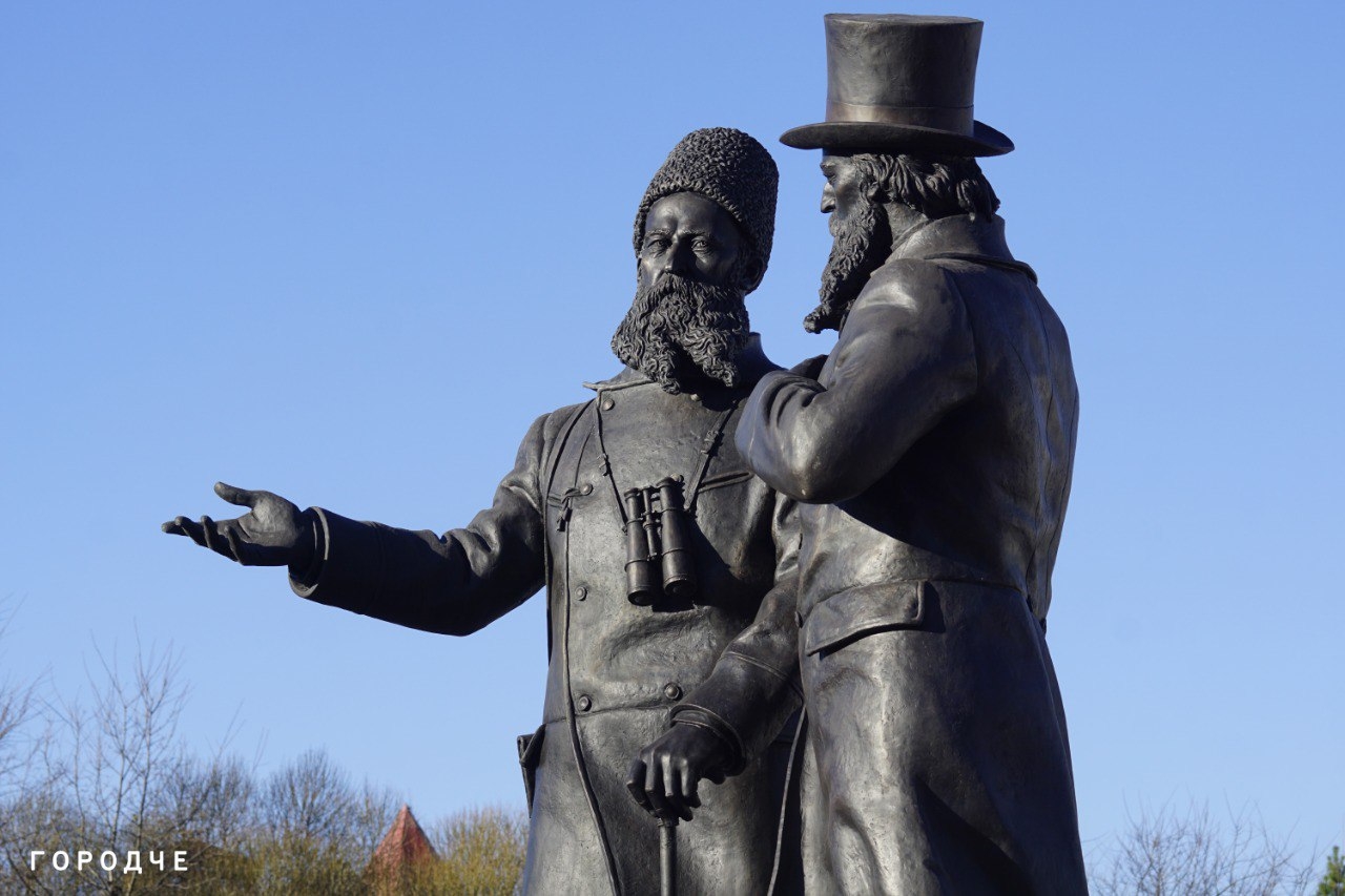 Памятник братьям Верещагиным в Череповце