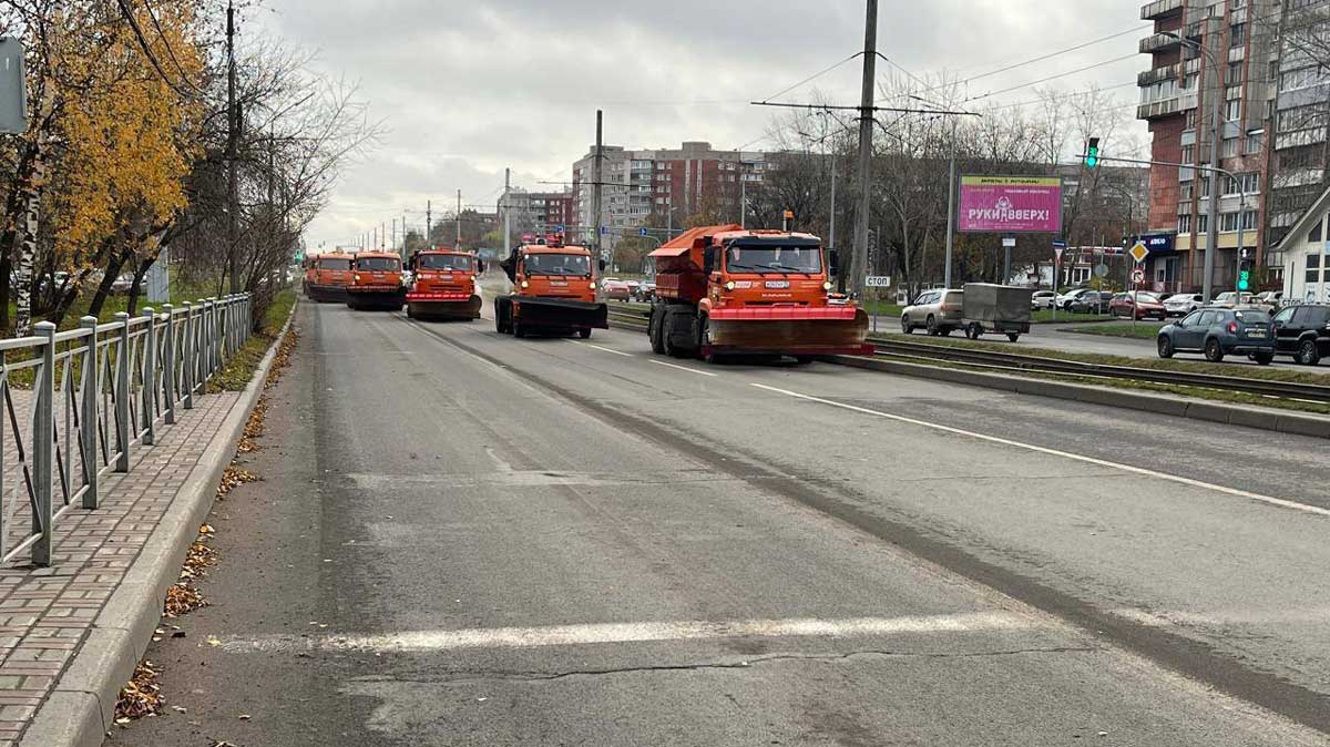 снегоуборочная-техника В Череповце прошла масштабная тренировка снегоуборочной техники перед зимним сезоном
