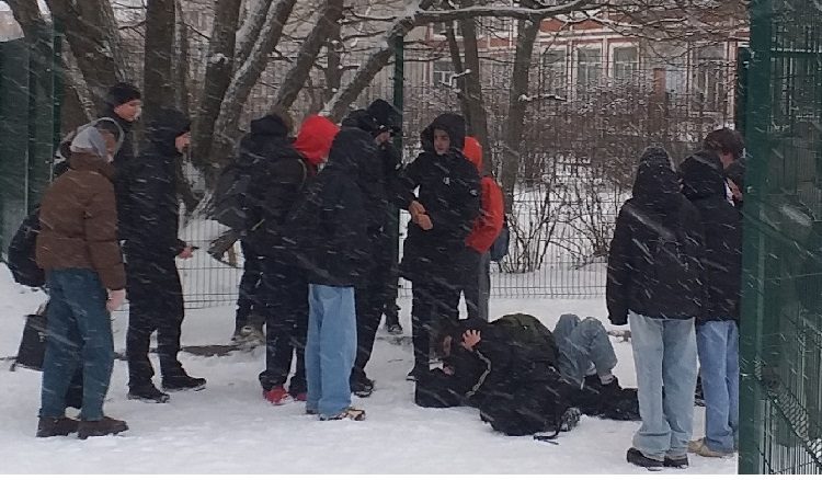 в Соколе подростка избили сверстники