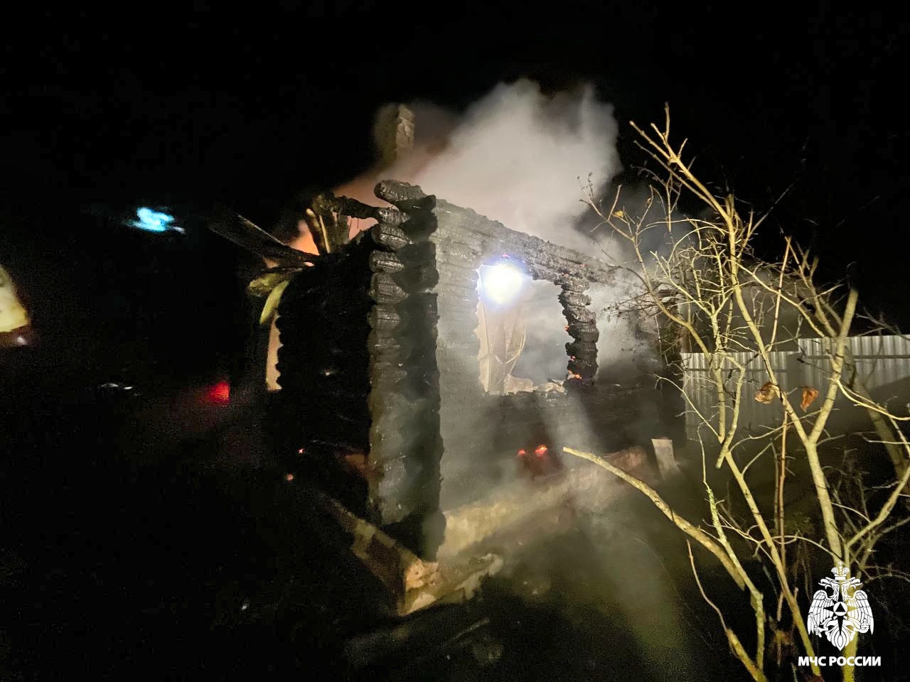 Дом в СНТ Металлург после тушения Дом в СНТ Металлург после тушения