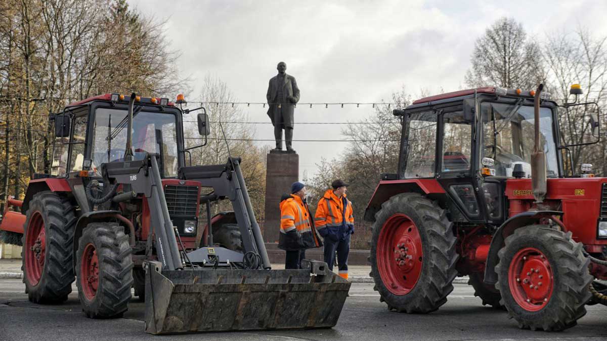 В Череповце представили новую технику для зимней уборки улиц