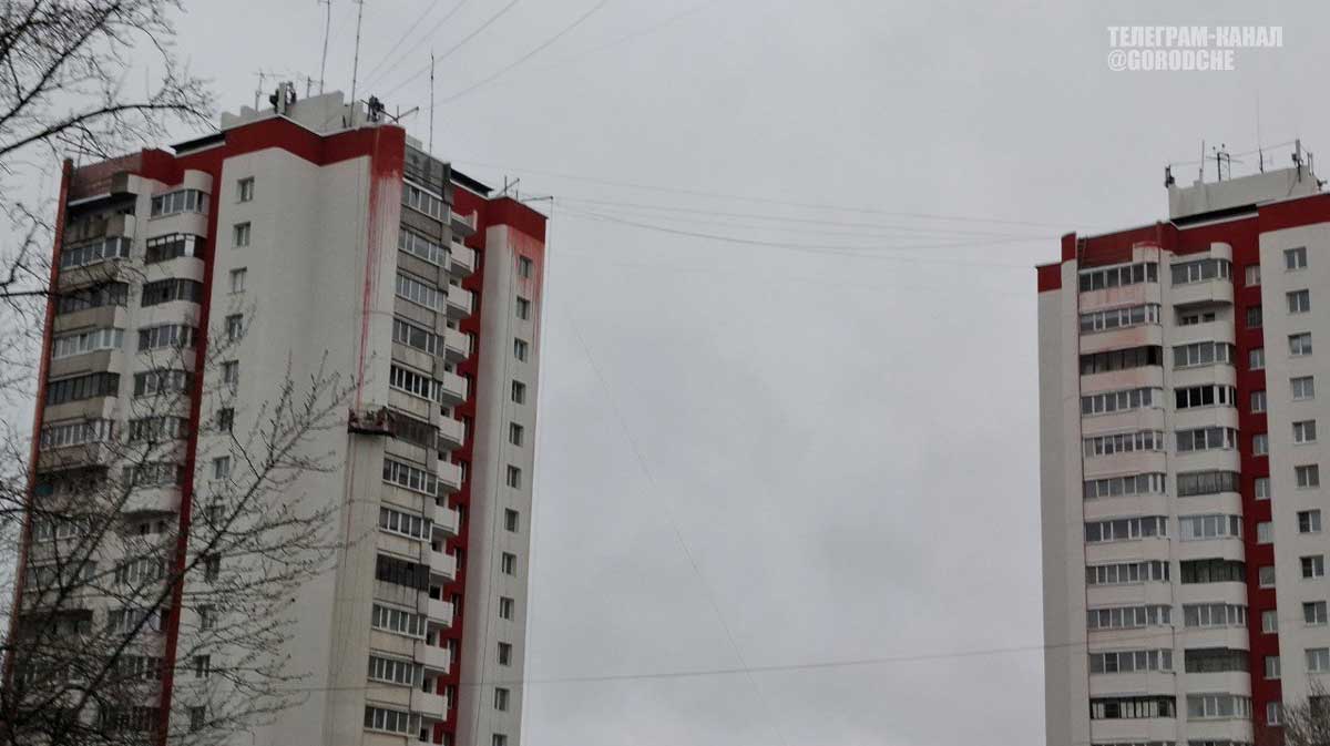 На домах в Череповце появились подтеки краски — подрядчик объяснил причины