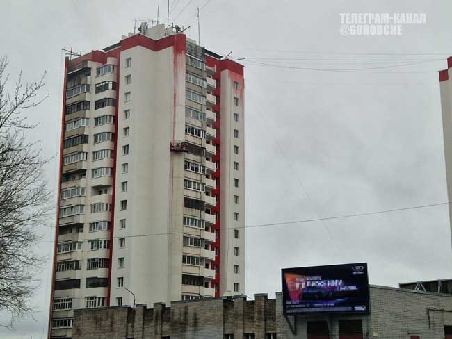 На домах в Череповце появились подтеки краски — подрядчик объяснил причины