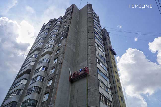 На домах в Череповце появились подтеки краски — подрядчик объяснил причины