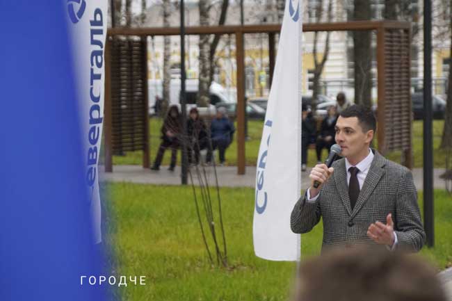 В Череповце открылся обновлённый привокзальный сквер — подарок горожанам ко Дню города