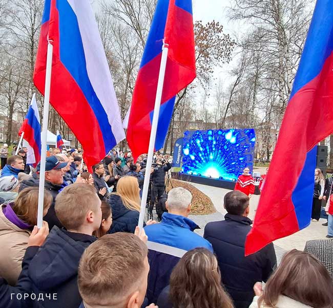 В Череповце открылся обновлённый привокзальный сквер — подарок горожанам ко Дню города