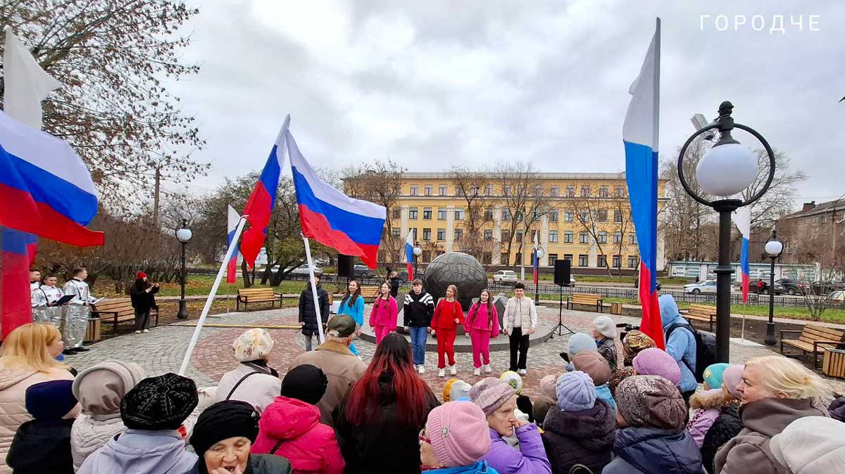 сквер-у-Дворца-строителей В Череповце открыли обновлённый сквер у Дворца строителей