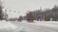 Сильный снегопад осложнил дорожную ситуацию в Череповце: мэрия дала рекомендации водителям