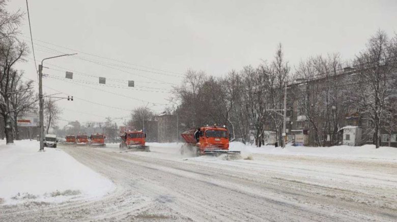 Сильный снегопад осложнил дорожную ситуацию в Череповце: мэрия дала рекомендации водителям