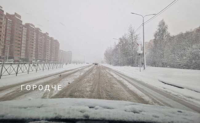 Сильный снегопад осложнил дорожную ситуацию в Череповце: мэрия дала рекомендации водителям