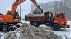 В Череповце усилили уборку после прихода южного циклона