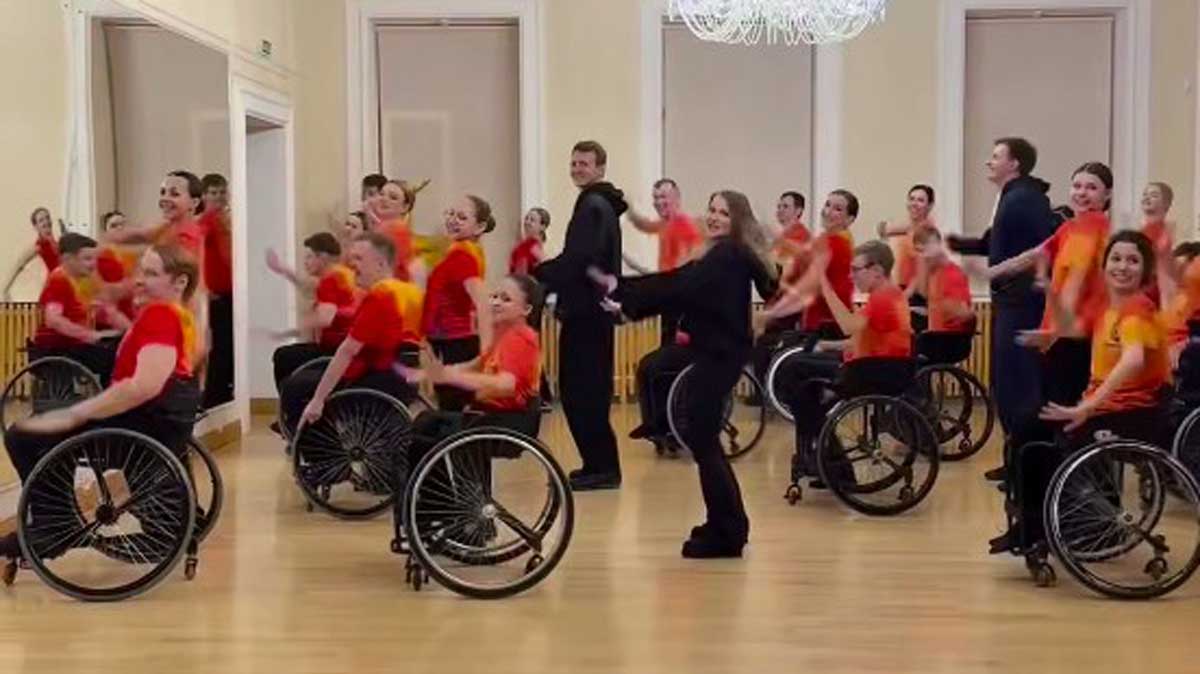 Популярный блогер Анна Немченко сняла клип в Череповце вместе с инклюзивным коллективом