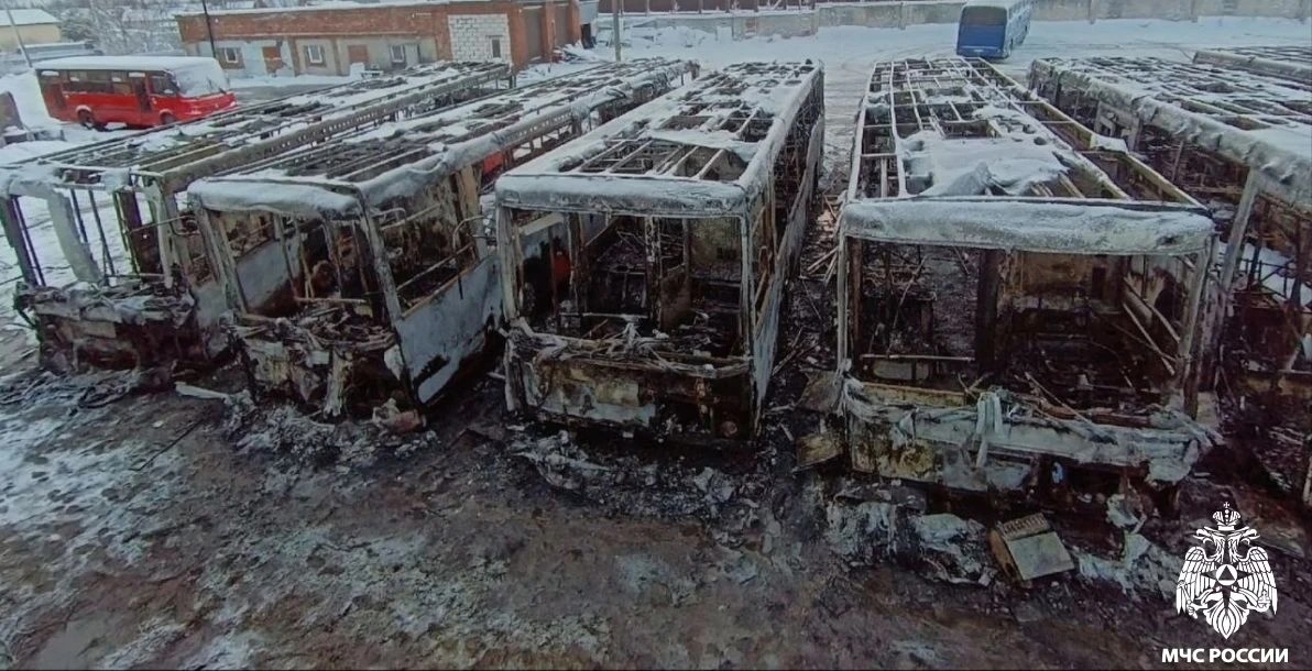 Автобусы выгорели полностью