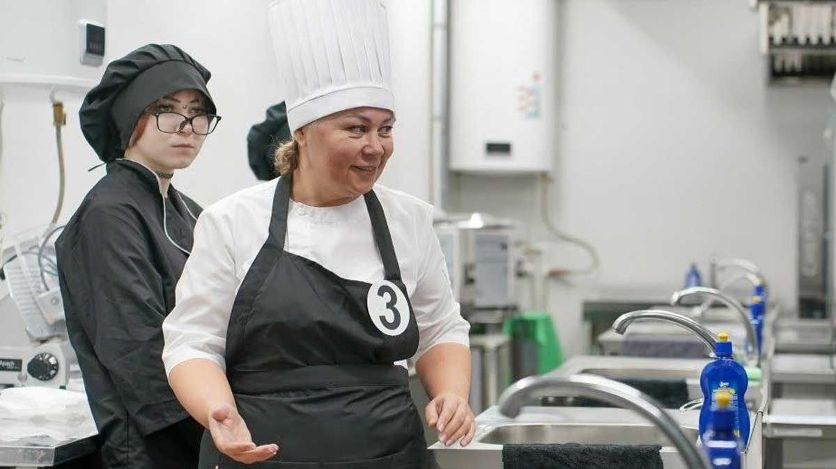 Преподаватель из Череповца признана лучшим кондитером региона и проявила себя как талантливый наставник