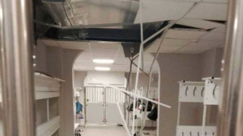 В Череповецкой школе №40 рухнул потолок.