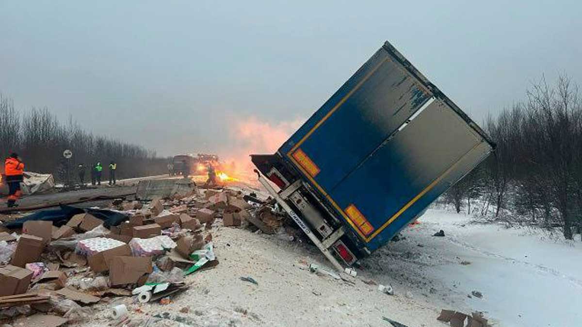 Смертельное ДТП с тремя фурами произошло на трассе М-8