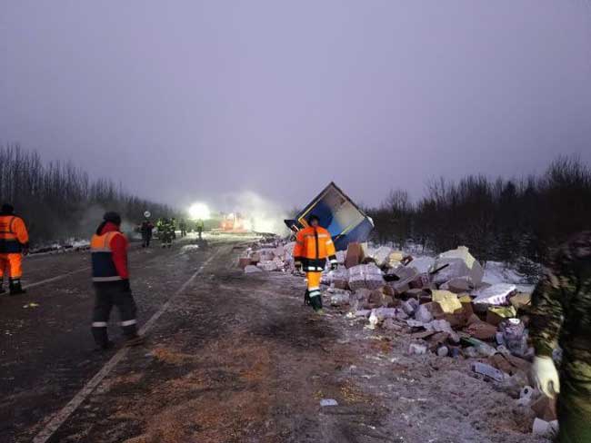 Смертельное ДТП с тремя фурами произошло на трассе М-8