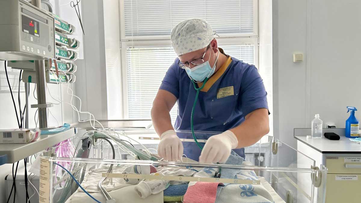 Недоношенного младенца экстренно доставили из Великого Устюга в Вологду