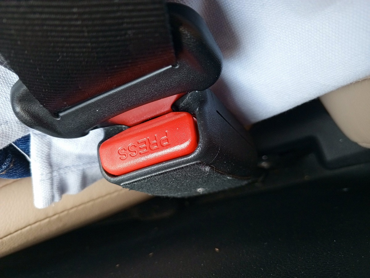 Ремень иногда заменяют заглушками, но при ДТП это не спасает