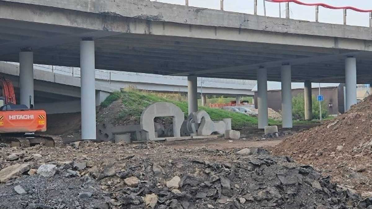 В мэрии объяснили судьбу фигур с Октябрьской набережной