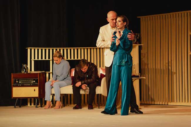 Спектакль «Не будите спящую собаку»