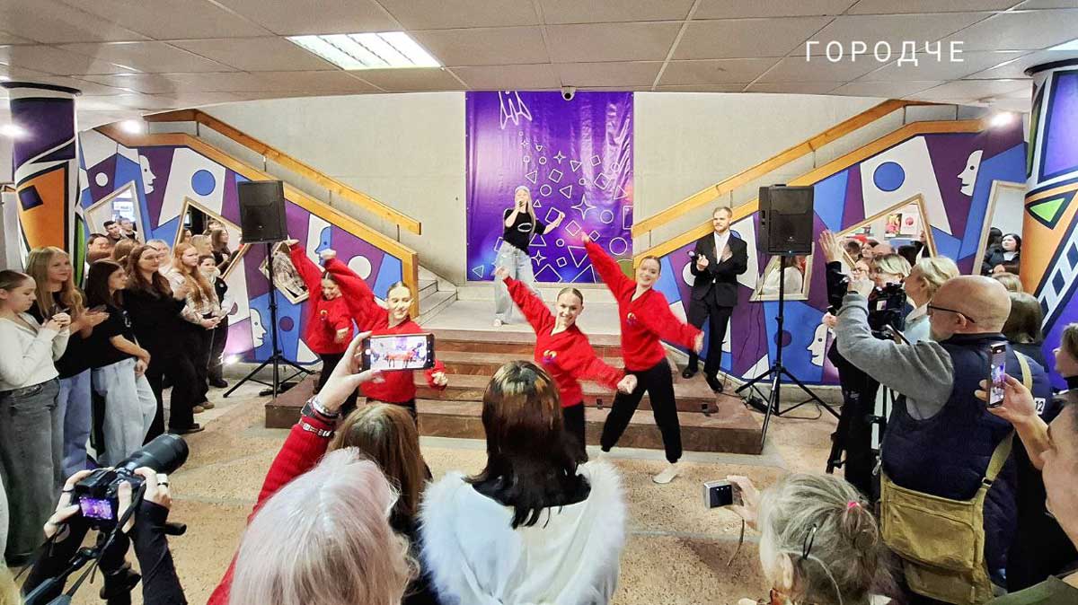 Выставка Школы креативных индустрий открылась в Училище искусств