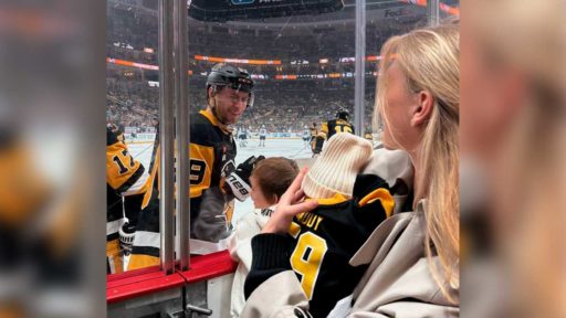 Хоккей остаётся частью жизни череповчан даже за океаном