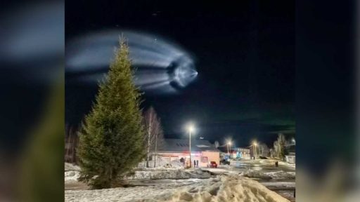 Ночное небо над Великим Устюгом озарила «космическая медуза» после запуска ракеты «Союз-2.1Б»
