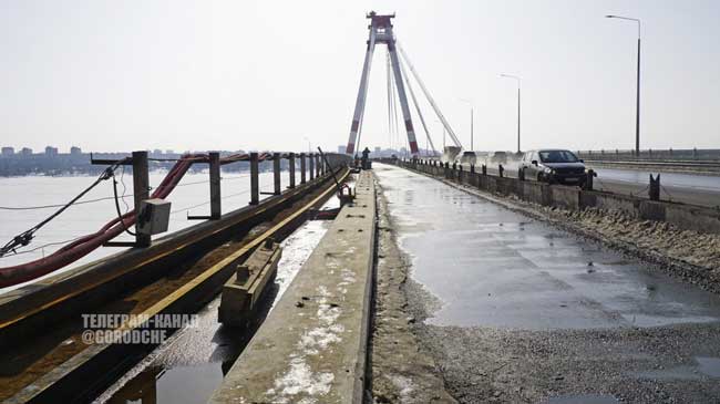 Андрей Накрошаев проверил ход ремонта Октябрьского моста