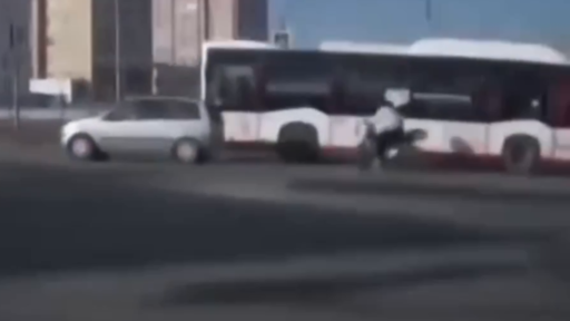 Удар об автобус