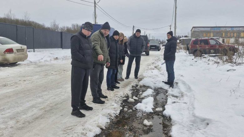 Улица Рябиновая в Заречье уходит под воду: жители просят срочной помощи