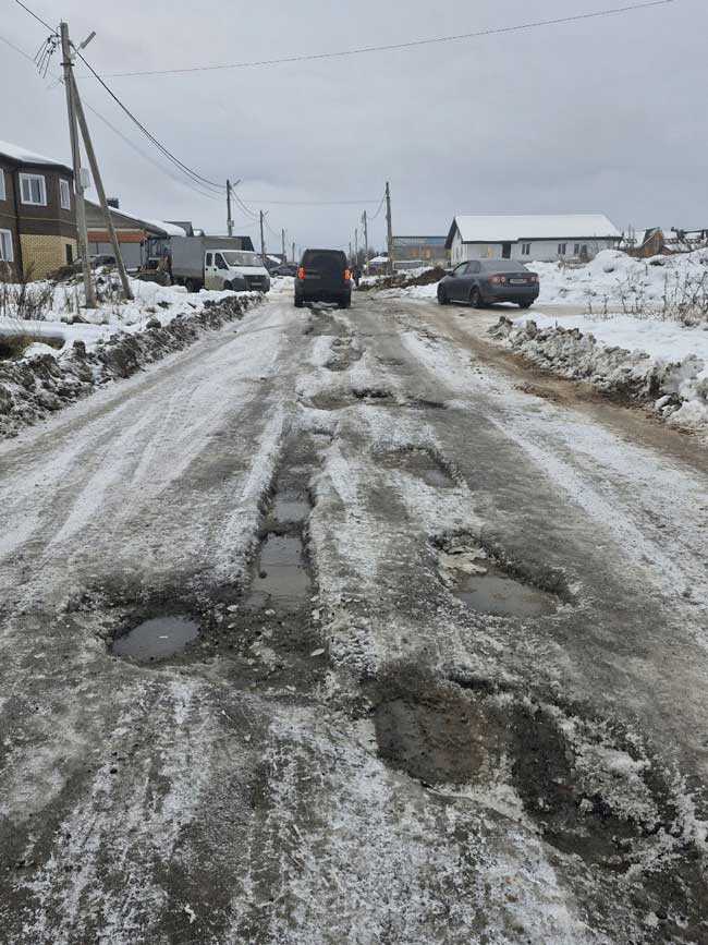 Улица Рябиновая в Заречье уходит под воду: жители просят срочной помощи