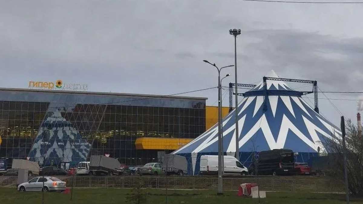 Цирк на воде в Череповце продолжит работу: купол временно убрали из-за непогоды