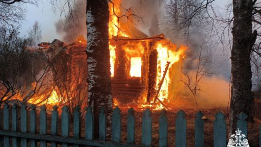 Дом сгорел полностью