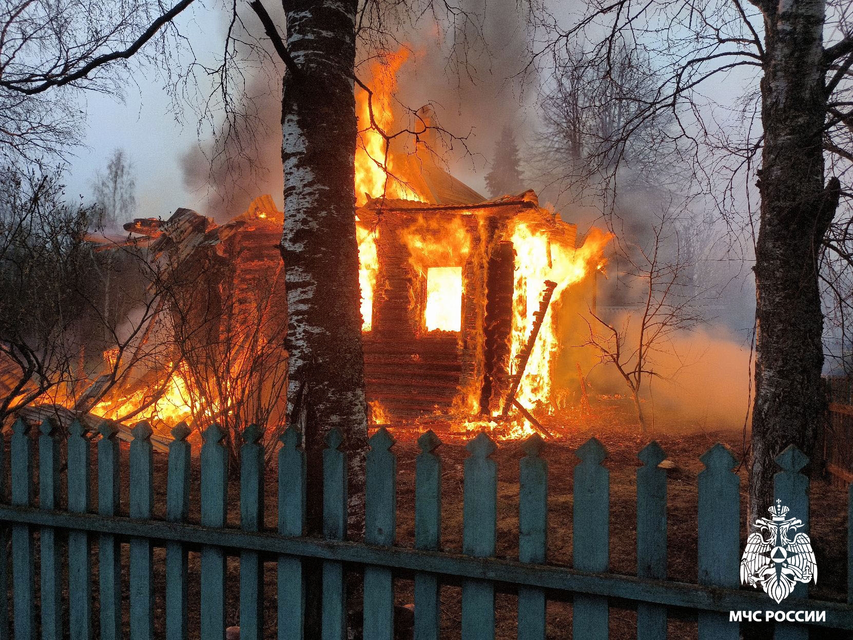 Дом сгорел полностью