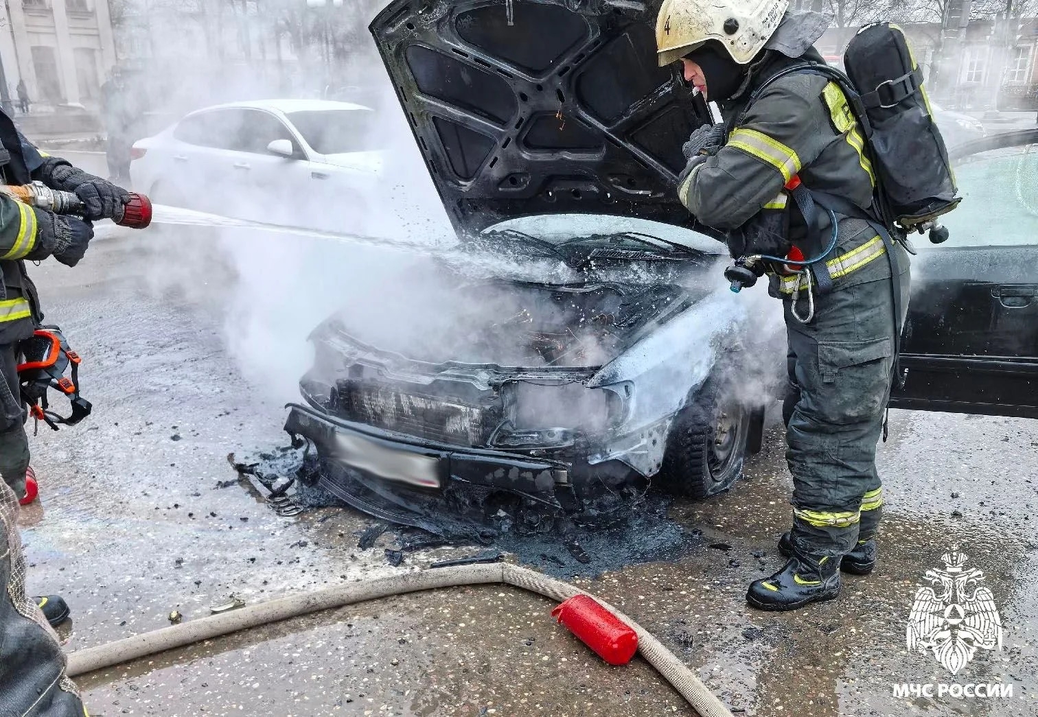 Машина сгорела почти полностью
