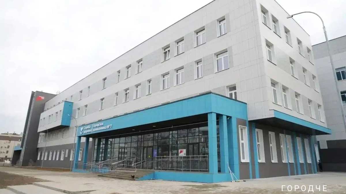 Новая поликлиника готовится к открытию: медики осваивают новое оборудование