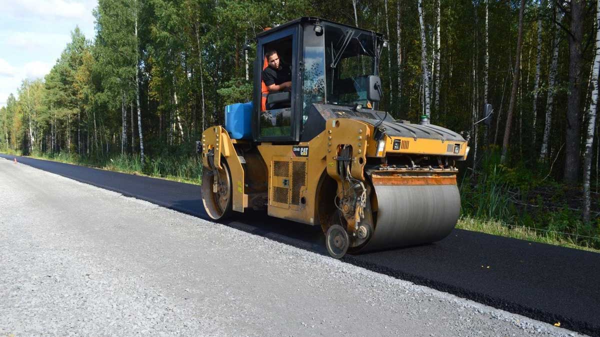 В Вологодской области продолжат программу «Сельский асфальт»