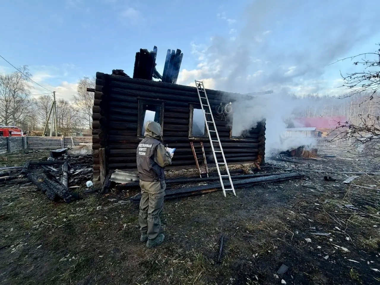 Следователь на месте пожара