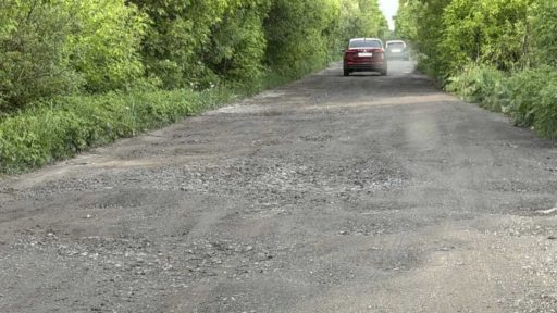 Жители пожаловались на состояние дороги к 3-му причалу под Череповцом