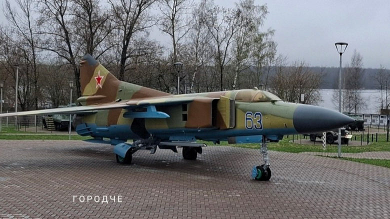 В Парке Победы Череповца открыли экспозицию с истребителем МиГ-23